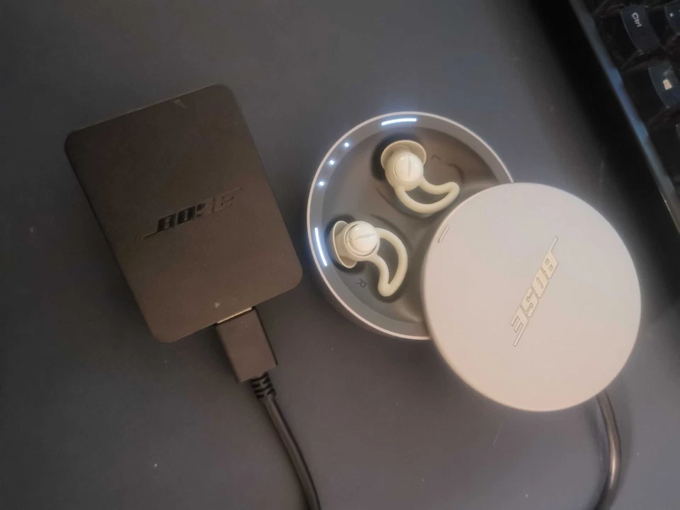 BOSE Noise Masking Sleepbuds Modelo 424611 (PARA REPUESTOS O NO FUNCIONA) Foto 2 de 3