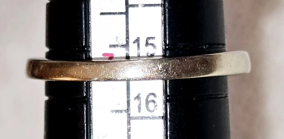 Anillo apilable con banda de diamantes de 0,50 quilates de oro blanco de 14 k Foto 3 de 4