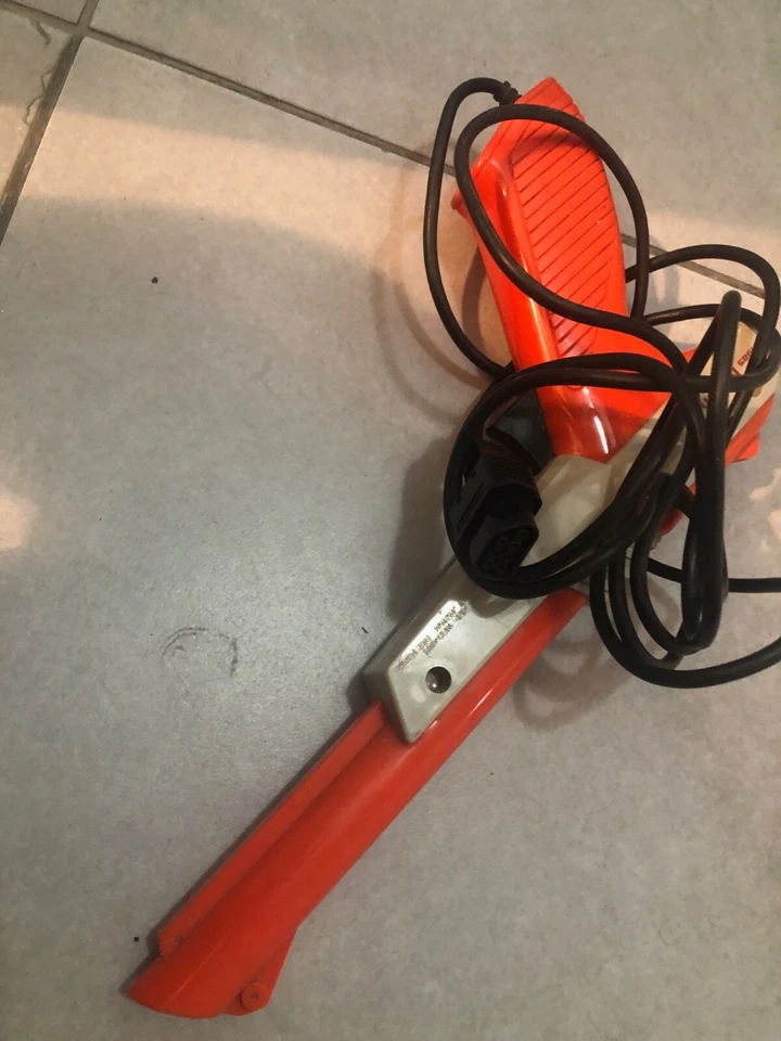Original 1985 Nintendo NES Zapper Gun Authentic NES-005 OEM Orange JAPAN Made - Image 4 of 4
