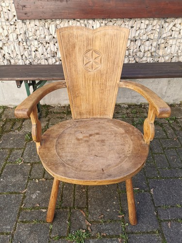 Massiver Holzstuhl (Einzelstück)