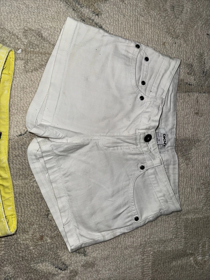 Lote de 2 pantalones cortos de diseñador para niñas talla 10: Tommy Hilfiger y DKNY  Foto 2 de 4