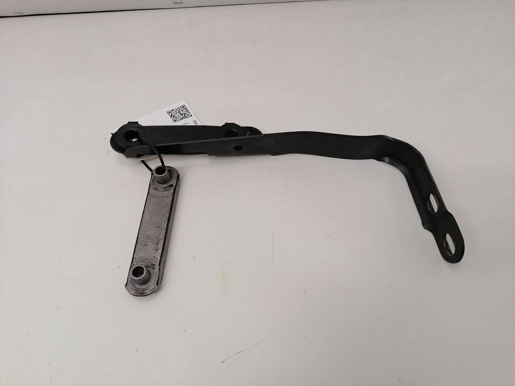 Mercedes-Benz E W212 W204 Muffler mount bracket holder A2044928741 