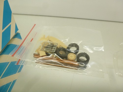 ALEZAN 135 ALFA ROMEO 75 TURBO WAGON SW STATION -1:43- UNBUILT RESIN KIT IN BOX - Picture 4 of 7