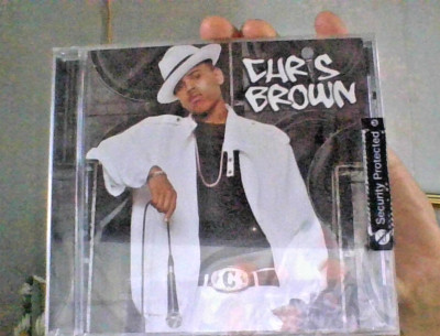 CD Chris Brown - Intro, Run It Featuring Santana, Young Love, Ya Man Aint Me