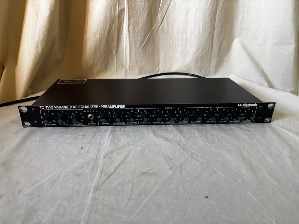 T.C. Electronic TC1140 PARAMETRIC EQUALIZER/PREAMPLIFIER 1U RACK MOUNT - Image 2 of 4