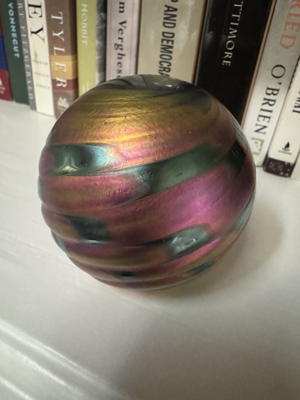 STUART ABELMAN ART GLASS Iridescent MARBLE/PAPERWEIGHT  Signed