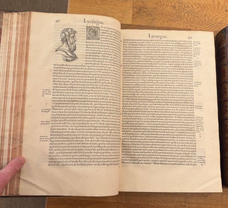 Plutarque, Les Vies (trad. Amyot) — Paris, 1583, 2 volumes in-folio.