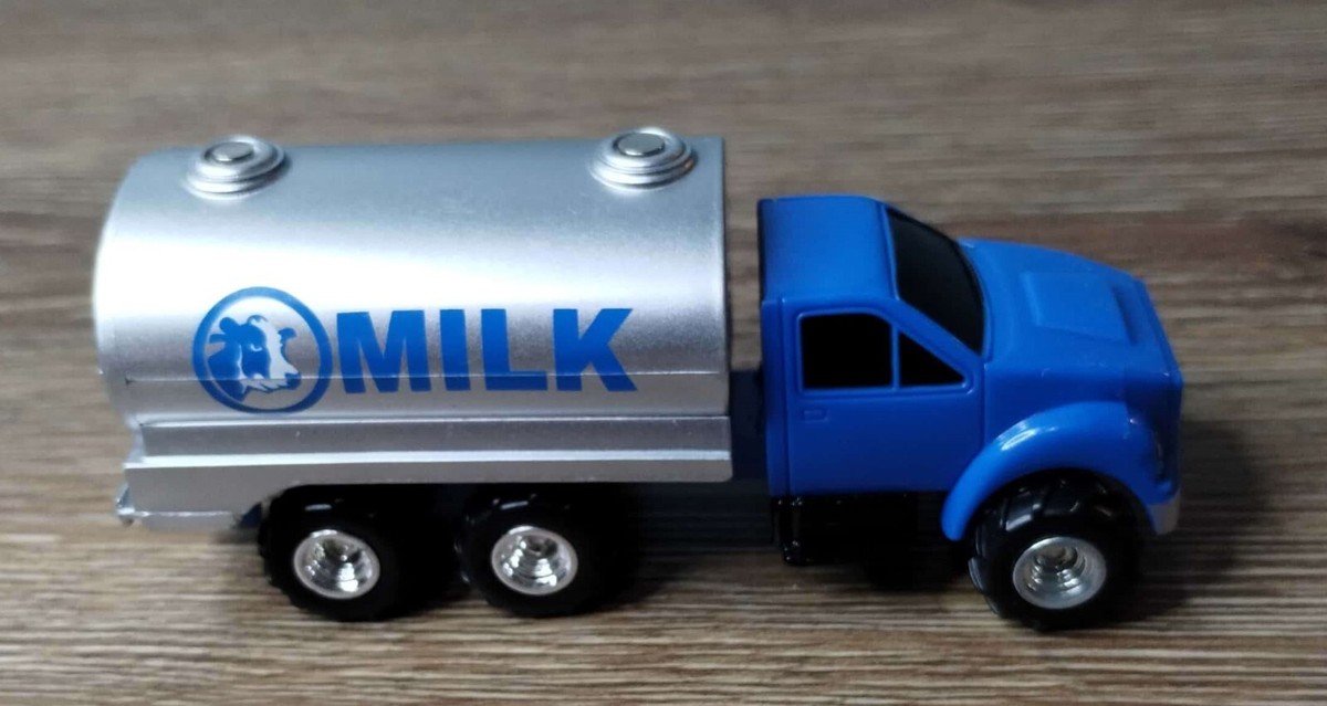 ERTL FORD SUPER DUTY COW DAIRY MILK TANKER TRUCK 1/64 - Pre