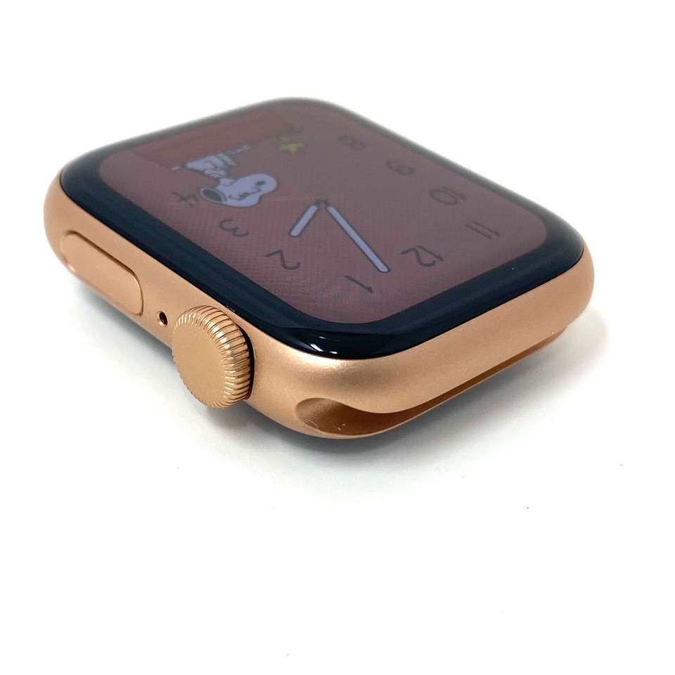 Apple Watch SE 40mm GPS WIFI Only Aluminum Rose Gold Case Very Good