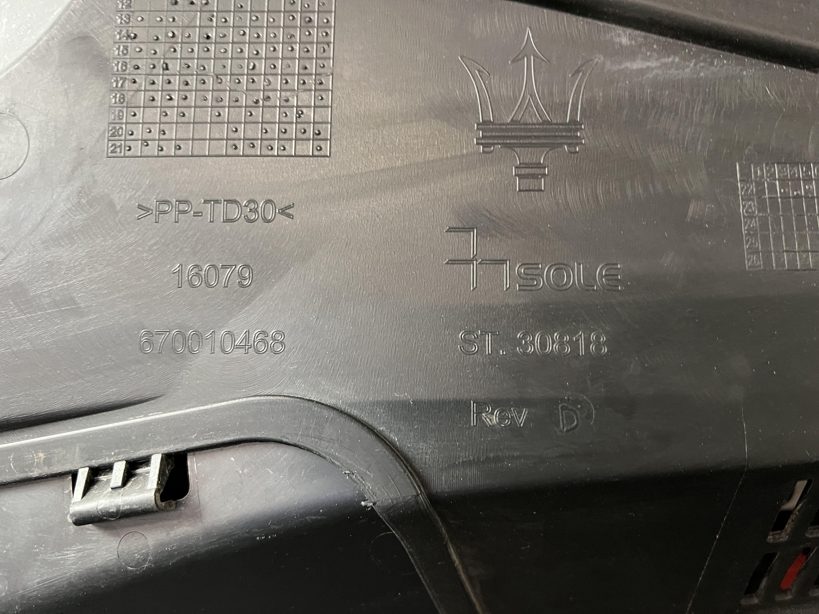 17-22 MASERATI QUATTROPORT COWL VENT WINDSHIELD WIPER SCREEN PANEL ID 670010468