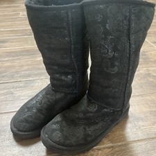 UGG Women  s Size 6 Black Mid Calf Sheepskin Boots shiny print