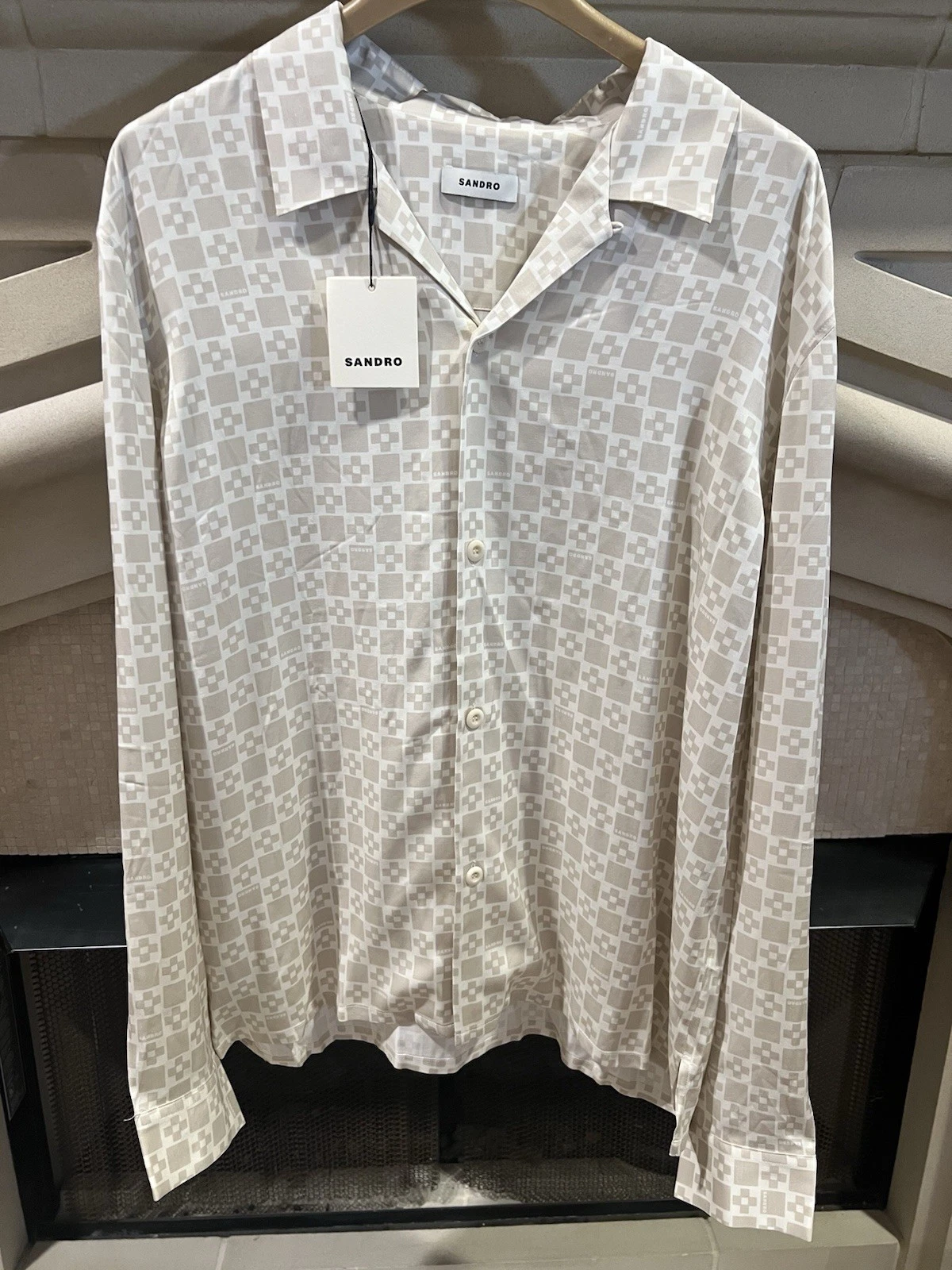 NWT Sandro Men’s Beige Ecru Logo Camp Collar Shirt Size XL
Opens in a new window or tab