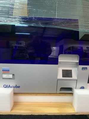 QIAcube SN#50266    QIAGEN, GERMANY.    (FREE TO THE FIRST TAKER)