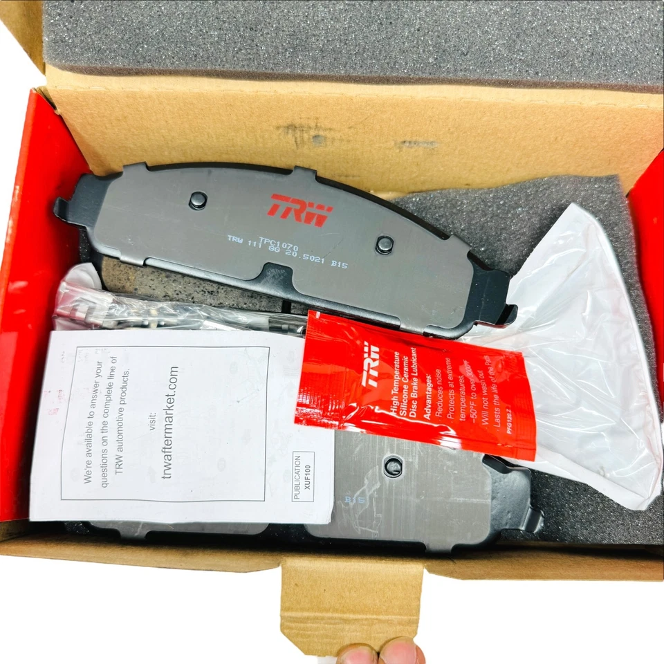 Juego de pastillas de freno de disco delanteras TRW TPC1070 para Ford Five Hundred Freestyle y Taurus Foto 2 de 4
