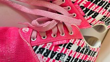 ZAPATOS DE SKATE HEELY’S MATTEL BARBIE ROSA TALLA 8 NIÑAS/9 MUJERES