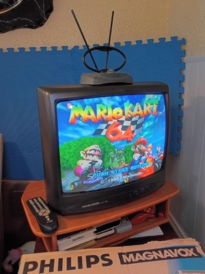  Phillips Magnavox 19in CRT TV Retro Gaming Tv Fully Tested W/Remote & Box 
