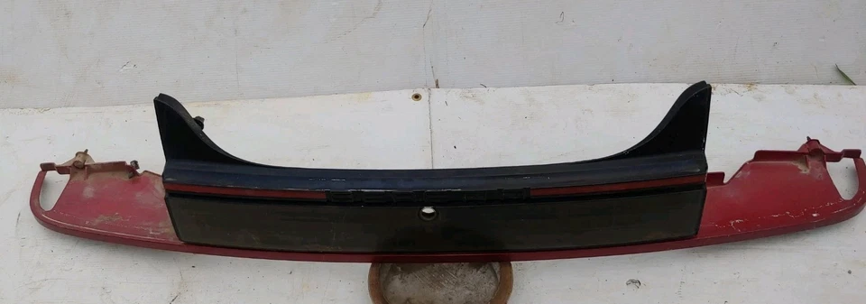 Painel de acabamento de lanterna traseira falsa central Chevrolet Beretta 1987 - 1996 fabricante de equipamento original - Imagem 2 de 4