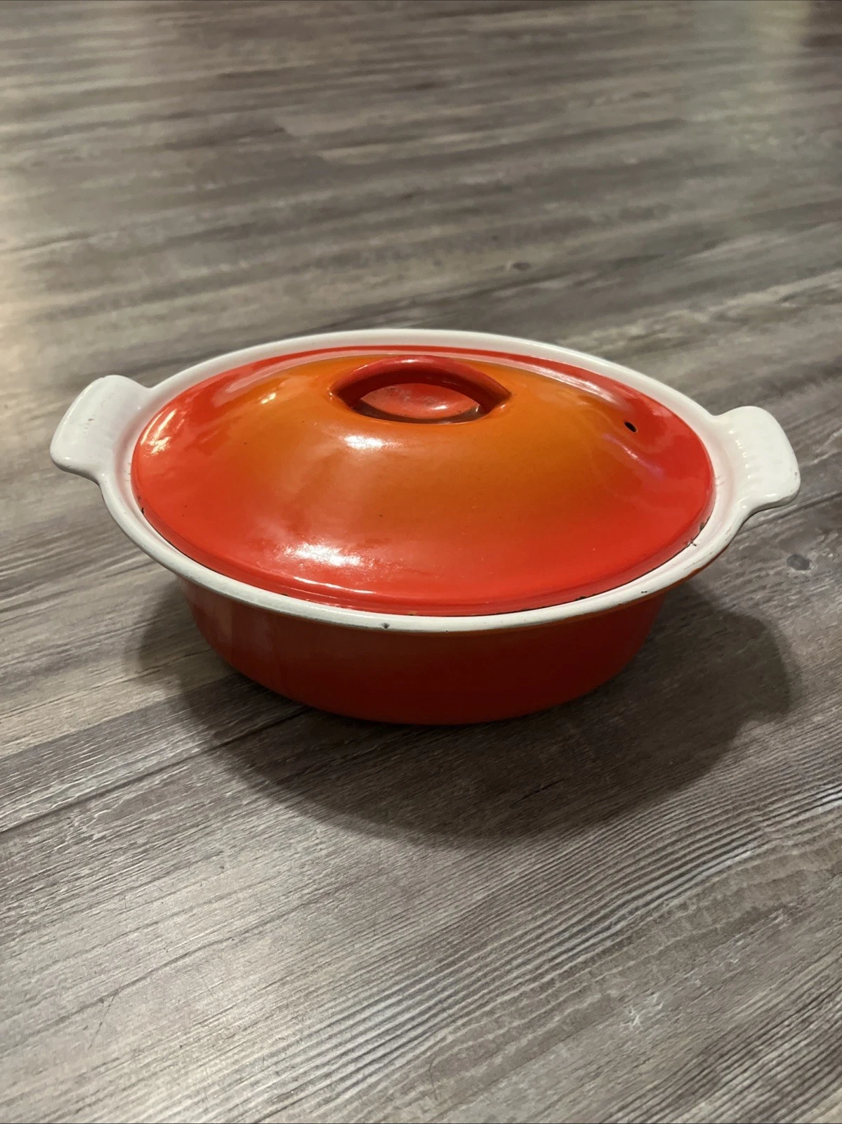 Vintage 2 Quart Descoware Cast Iron Enamel Red /Gold Dutch Oven Belgium FE 22