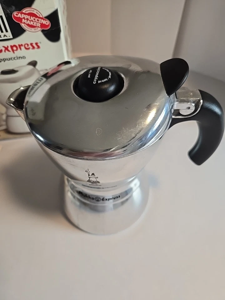 Máquina de cappuccino Bialetti Mukka Express 2 xícaras fogão veja fotos!  - Imagem 2 de 4