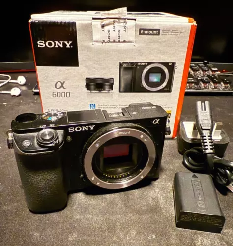 Sony ILCE A6000 16-50mm OSS Kit schwarz, sehr guter Zustand, 10571 Auslösungen 