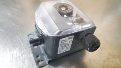 Krom Schroder DL5K-3W Air Pressure Switch 250 VAC 300mbar