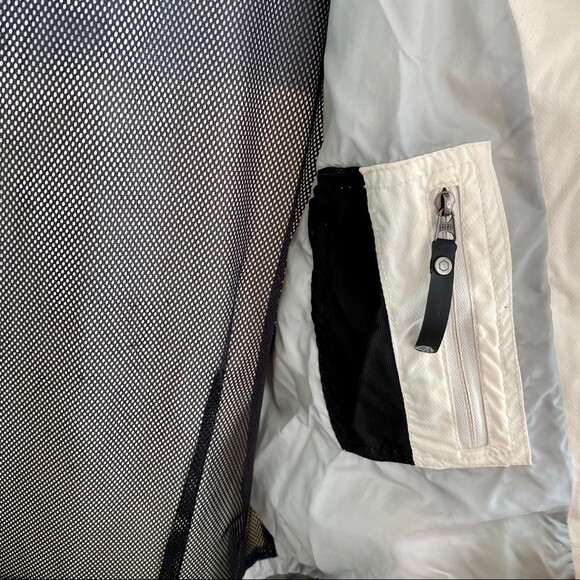 Mountain Hardwear Winter Jacket - image 8