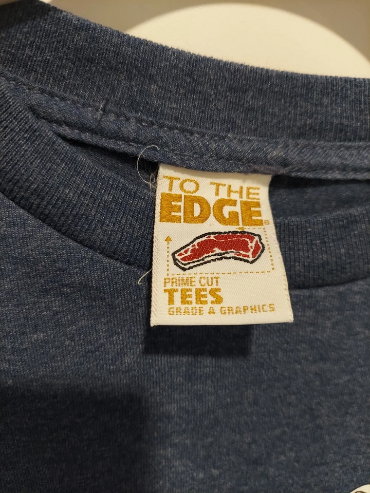 Camisetas de colección To The Edge Prime Cut Life On The Run. Camiseta mediana azul marino anime perros Foto 3 de 4