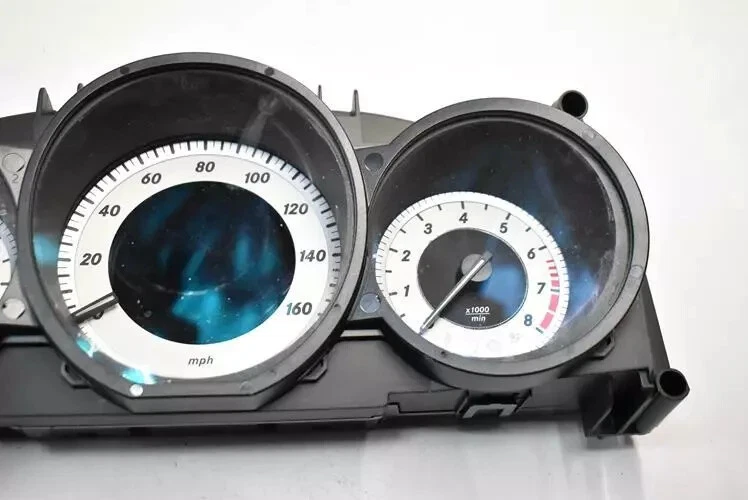Mercedes W218 CLS550 2012 cuadro de instrumentos medidor velocímetro 2189006701 OEM Foto 2 de 4