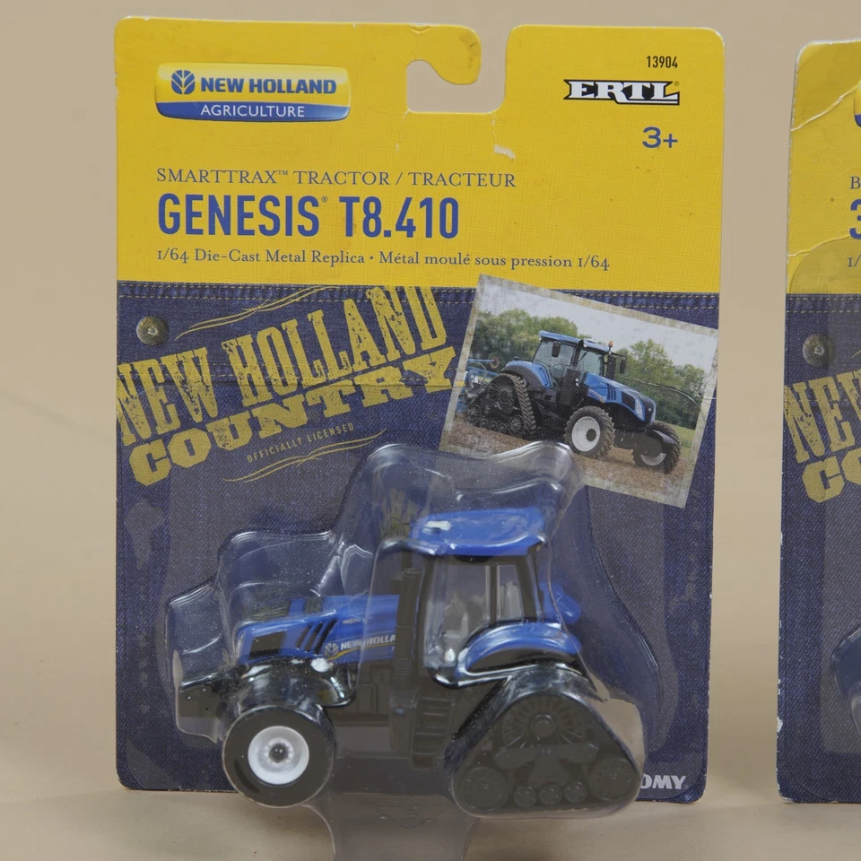 1/64 New Holland Genesis T8.410 SmartTrax Tractor ERTL 13904 and Big Baler 340! - Image 2 of 4