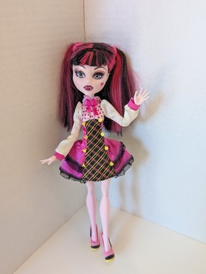 Monster high doll Draculaura from Forbitten Love good condition 2010