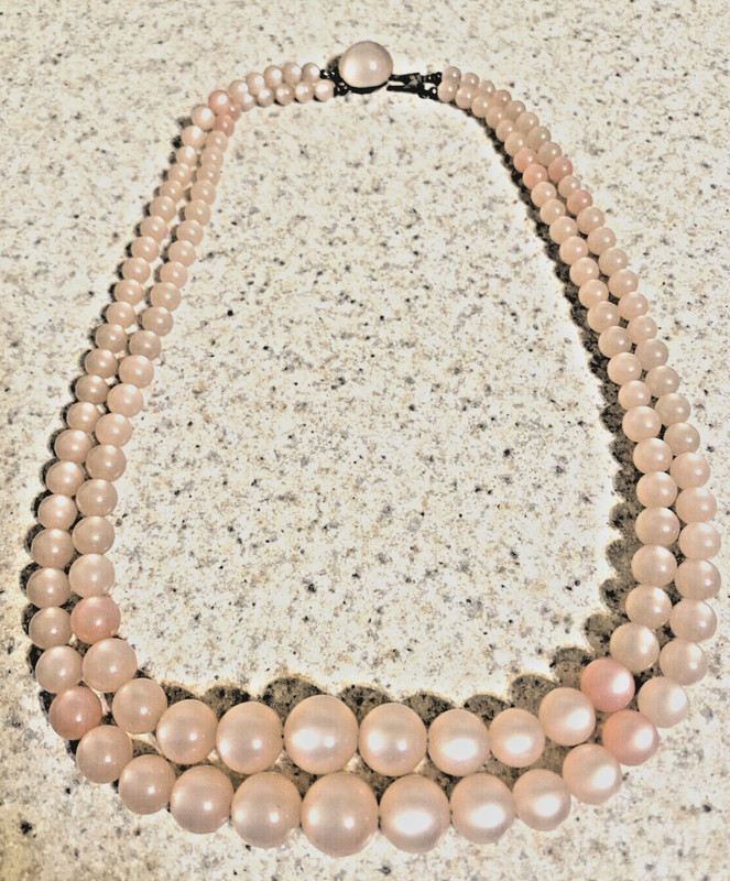 Vintage richelieu pink pearl double strand choker