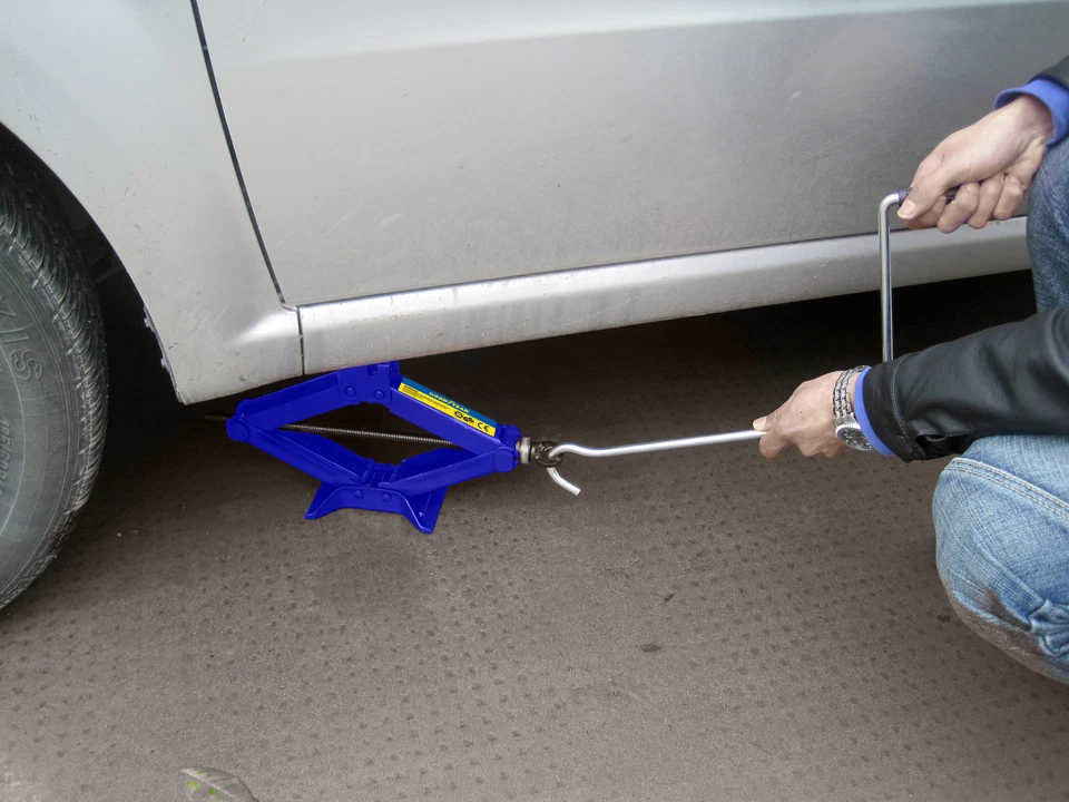 Goodyear 1 Ton Professional Scissor Jack for Car Van - Speed Wind Crank Handle - Image 4 of 4