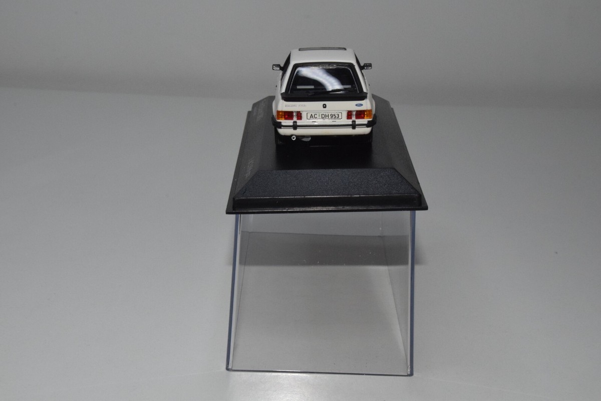 OPO 10 - Voiture 1/43 Compatible avec Ford Escort XR3 1982 Blanche (RBA45
