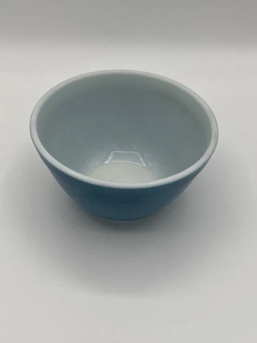 Vintage Pyrex 401 Mixing / Nesting Bowl /  1 1/2 Pint