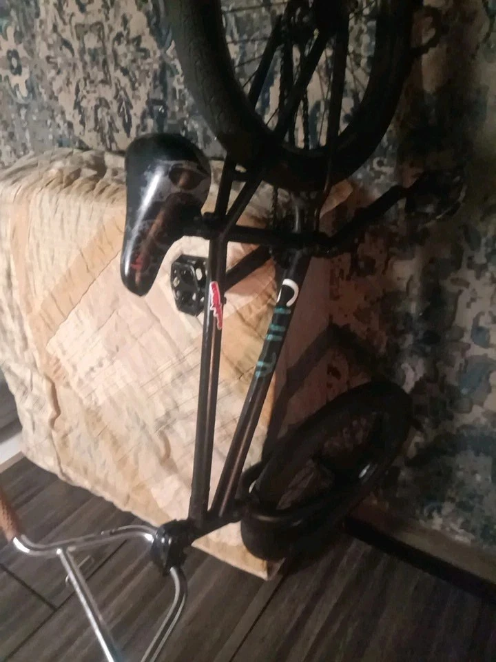 Mini bicicleta BMX Haro de 20 pulgadas Foto 3 de 4