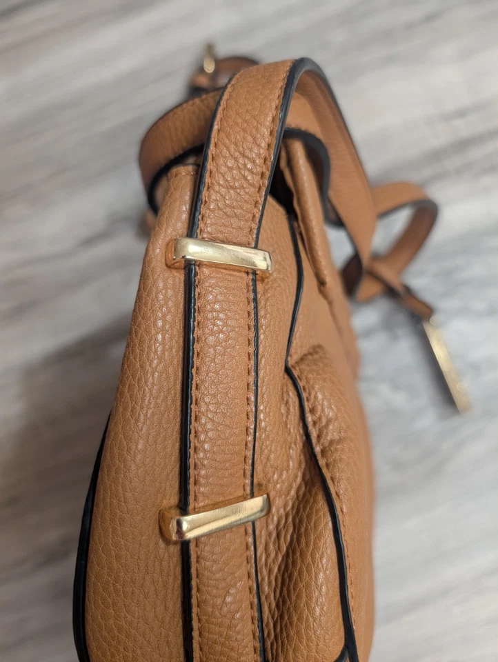 Massini Crossbody Bag Between Snap With Tassel Foto 3 de 4