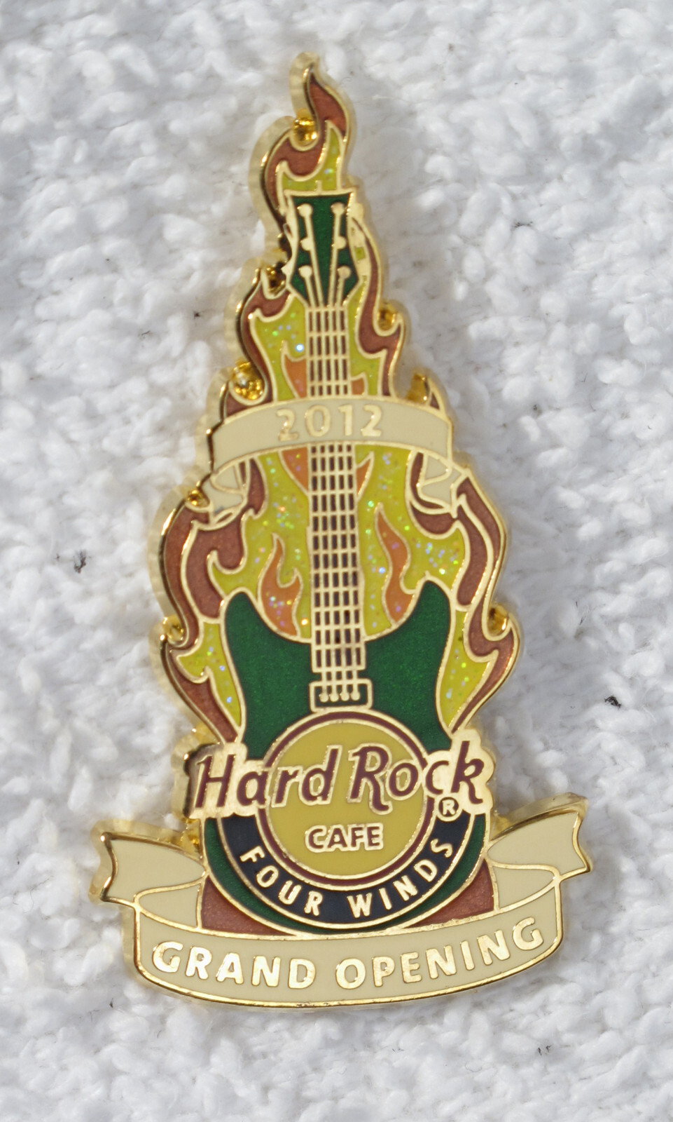 2001 HARD ROCK CAFE UCW OSAKA STAFF PIN