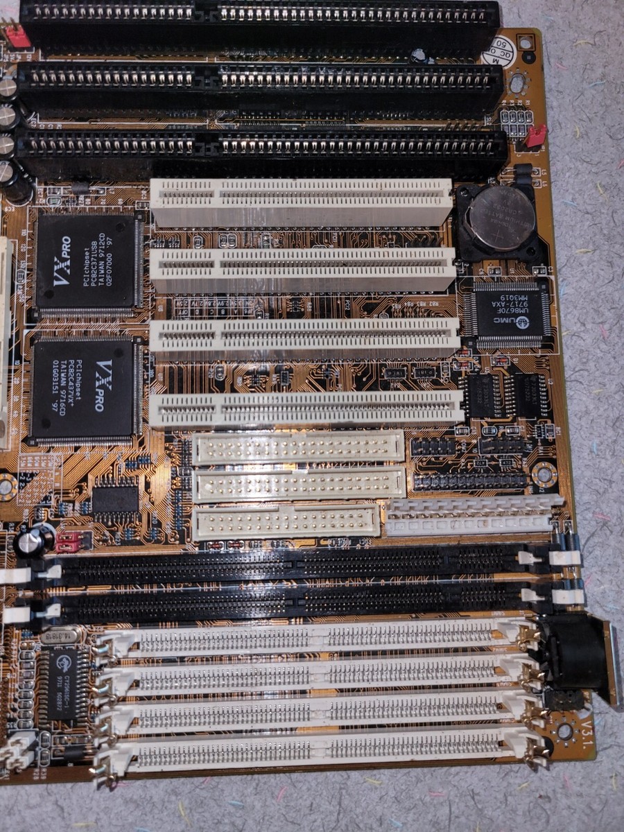 Carte Mère PCChips M558 Elpina VX PRO-II (Socket 7) - Pour Pièces / Défaut écran Noir