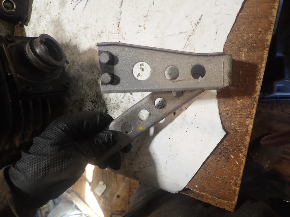 197? Protector de cadena/guía de cadena Yamaha DT 250 Foto 3 de 4