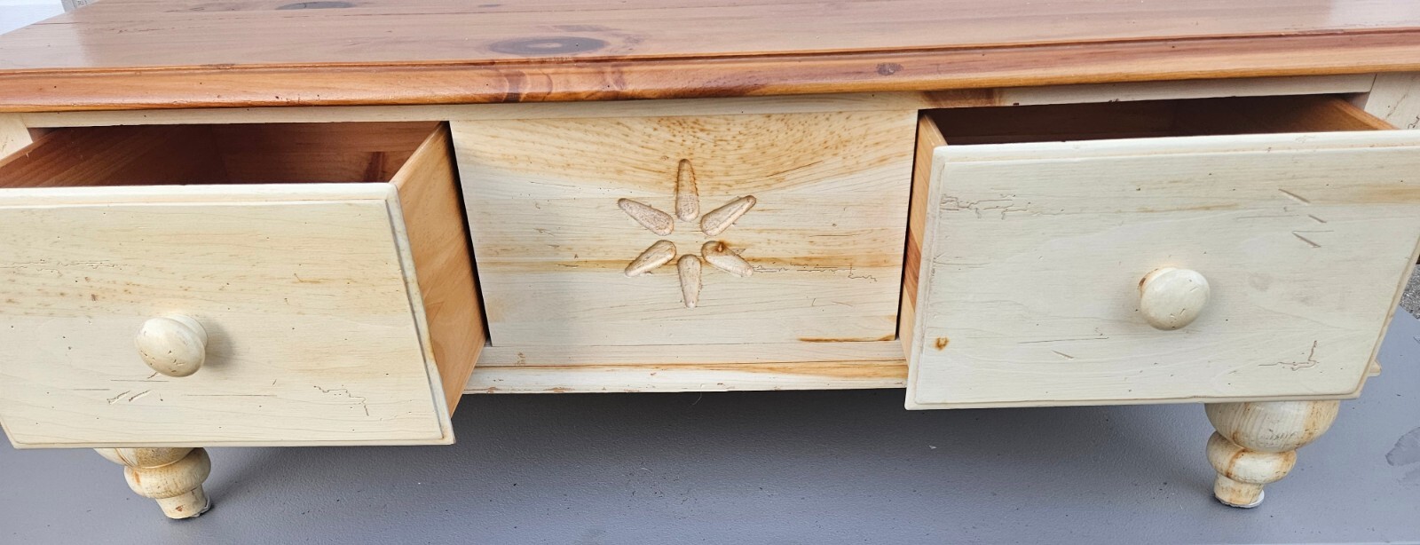 Ethan Allen Knotty Pine Farmhouse Distress Country Coffee Table with storage