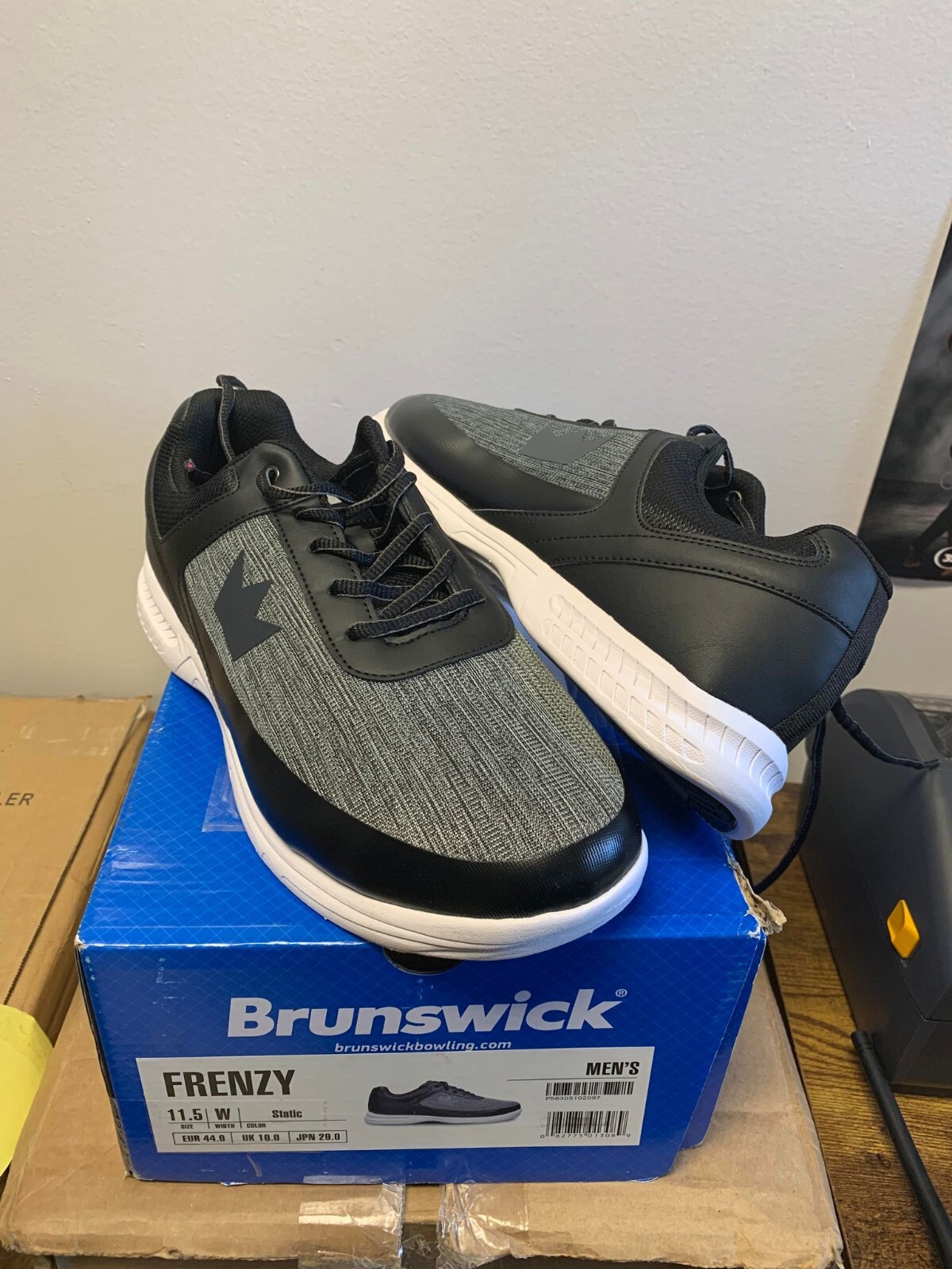 USED BRUNSWICK Frenzy Static Bowling Shoes RH WIDE Size 11.5 (EBay) eBay