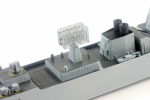 Dream Model 70017 1/700 Chinese Navy Type 052DL Class Destroyer - Picture 9 of 12