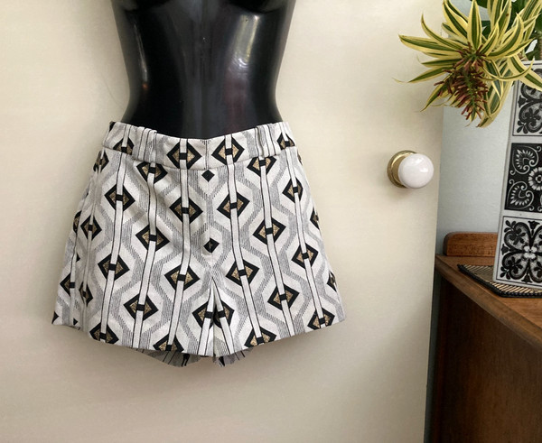 Sass and Bide 🔹diamond maze🔹 shorts  Size 8 Black White Gold geometric pockets