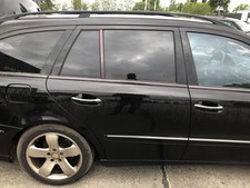Mercedes E Klasse 211 S211 auch Mopf Tür hinten rechts T Modell 170 schwarz Mercedes E Klasse 211 S211 auch Mopf Tür hinten rechts T Modell 170 schwarz