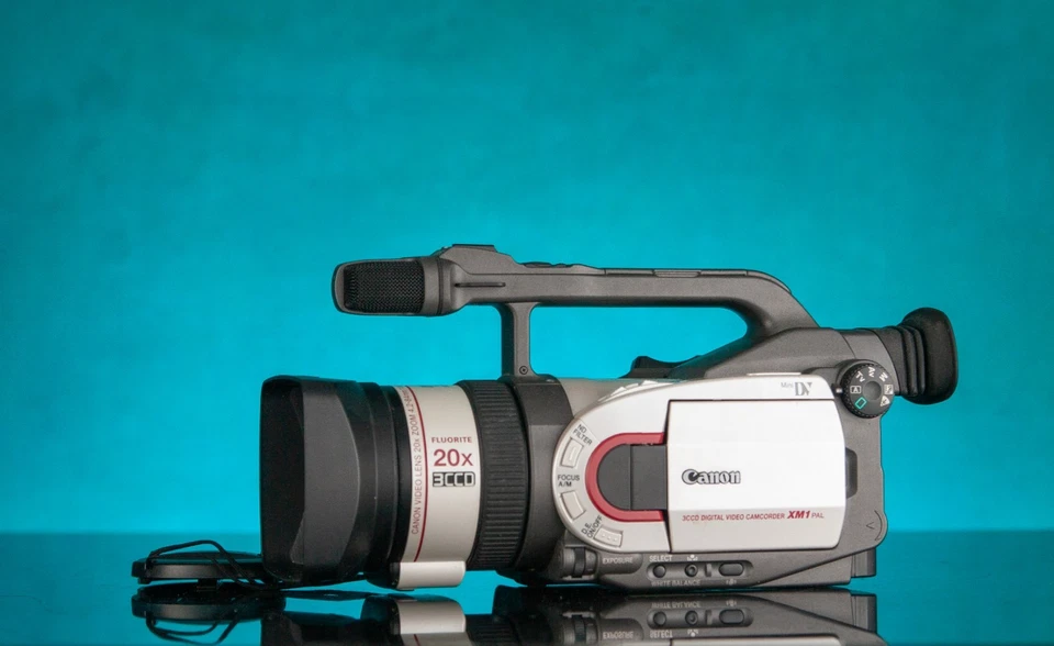 CANON DM-XM1 E 3CCD Camcorder Video Camera Working Charger Two Batteries - Image 4 of 4