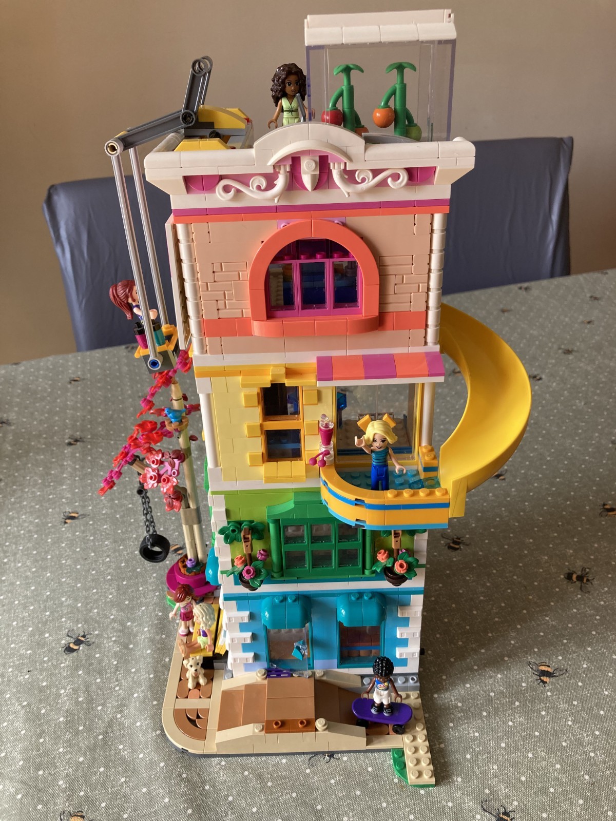 LEGO FRIENDS 41748 Heartlake City Community Centre Leer descripción en estado