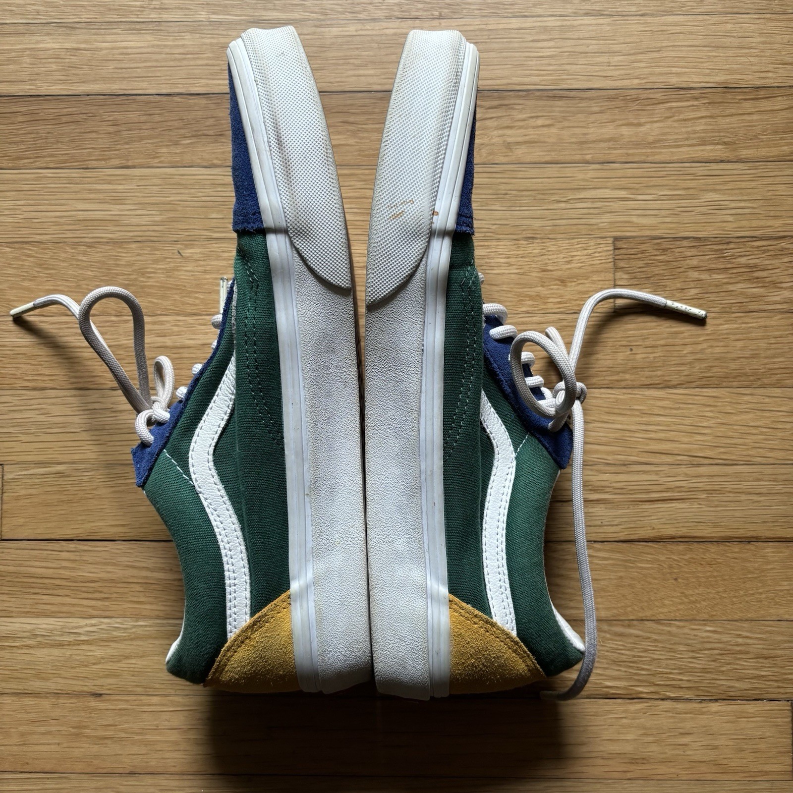 VANS Old Skool Yacht Club Men’s Size 9.5 Skater Sneakers Shoes Bold Streetwear thumbnail 3