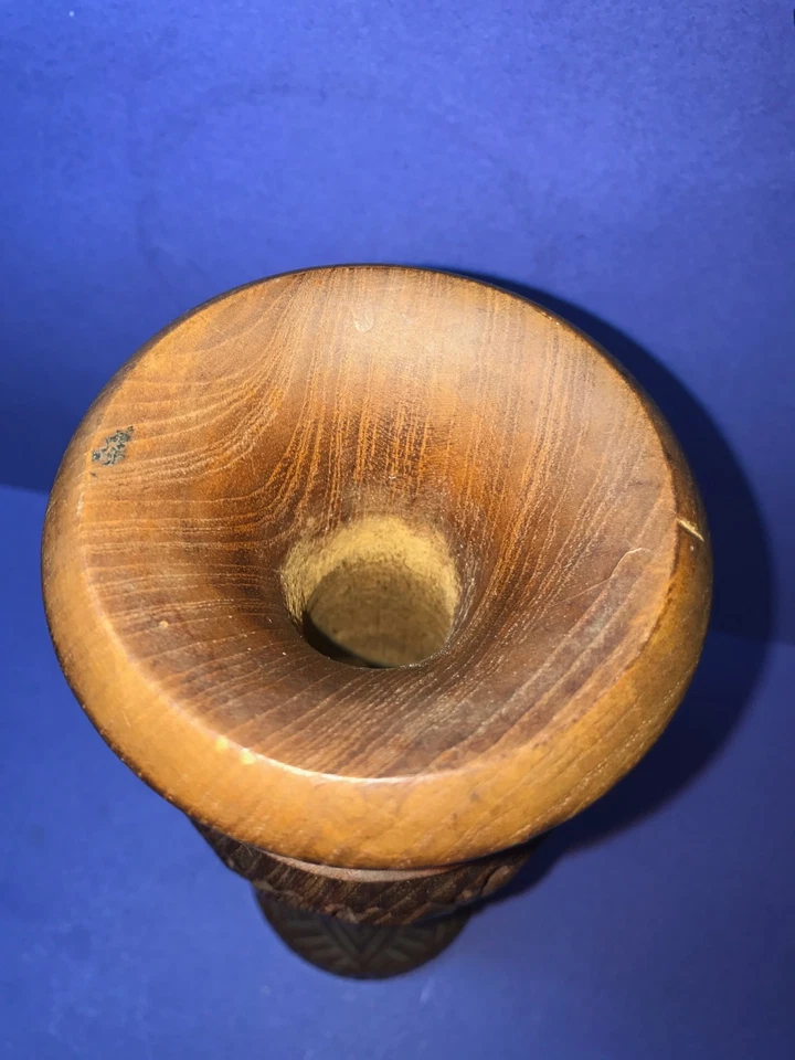 Candelabro alto ornamentado tallado a mano - 9-3/4" de alto Foto 2 de 4