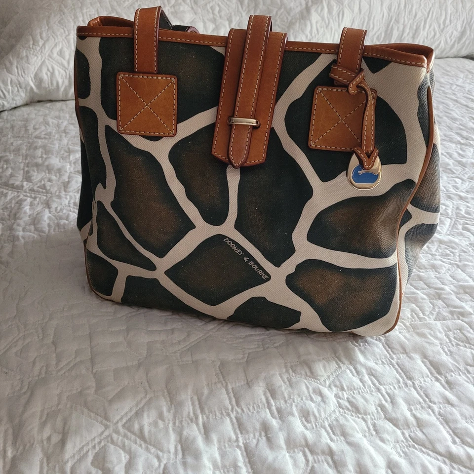 Bolso de Mano de Colección Dooney & Bourke Marrón Estampado de Jirafa Lona Correa de Cuero