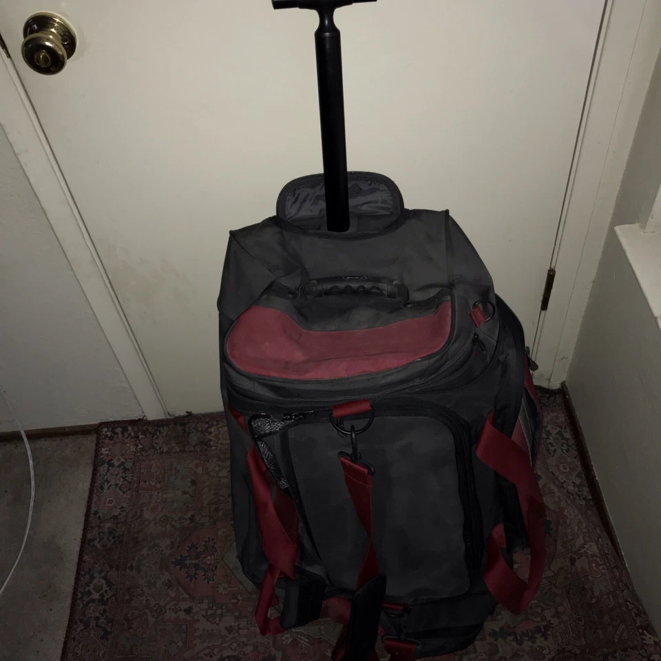 Спортивная сумка на колесиках Eddie Bauer 34 красная черная/серая 34 дюйма x 15 дюймов x 13 дюймов - Изображение 2 из 4